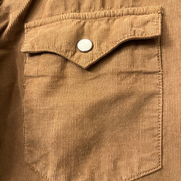 Levi’s Barstow” Corduroy Western Shirt in Large. Made in India. - Picture 3 of 9